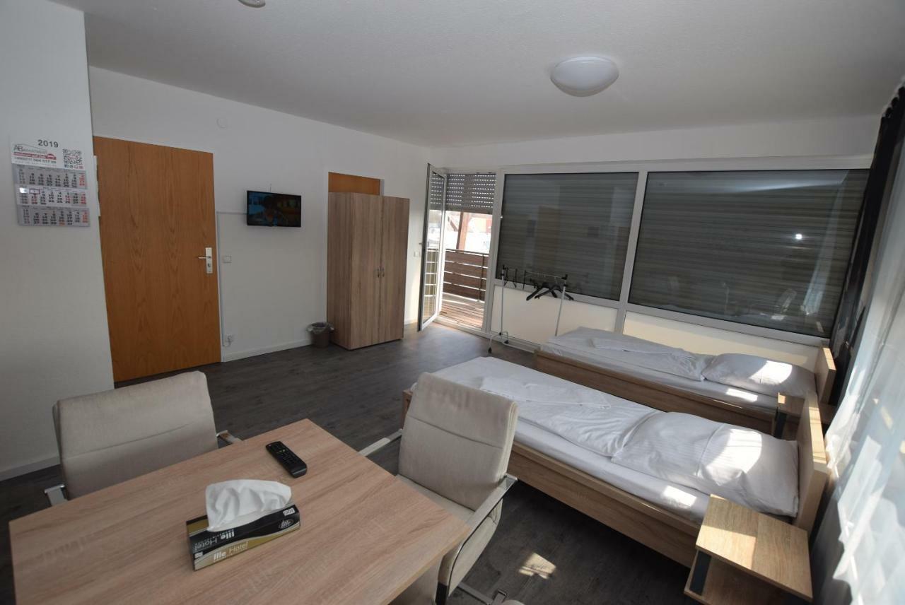Monteurzimmer Messe Airport Wolfschlugen Kültér fotó