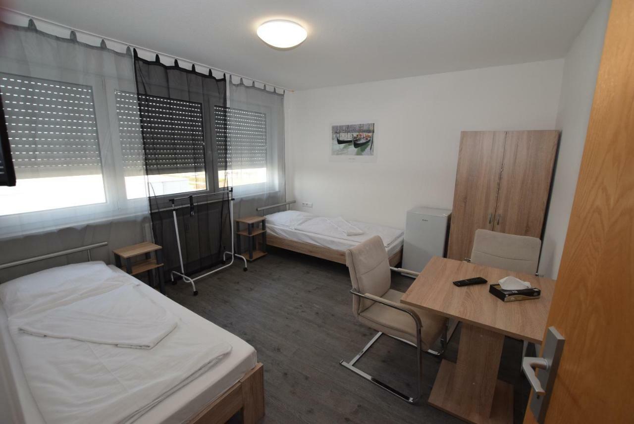 Monteurzimmer Messe Airport Wolfschlugen Kültér fotó