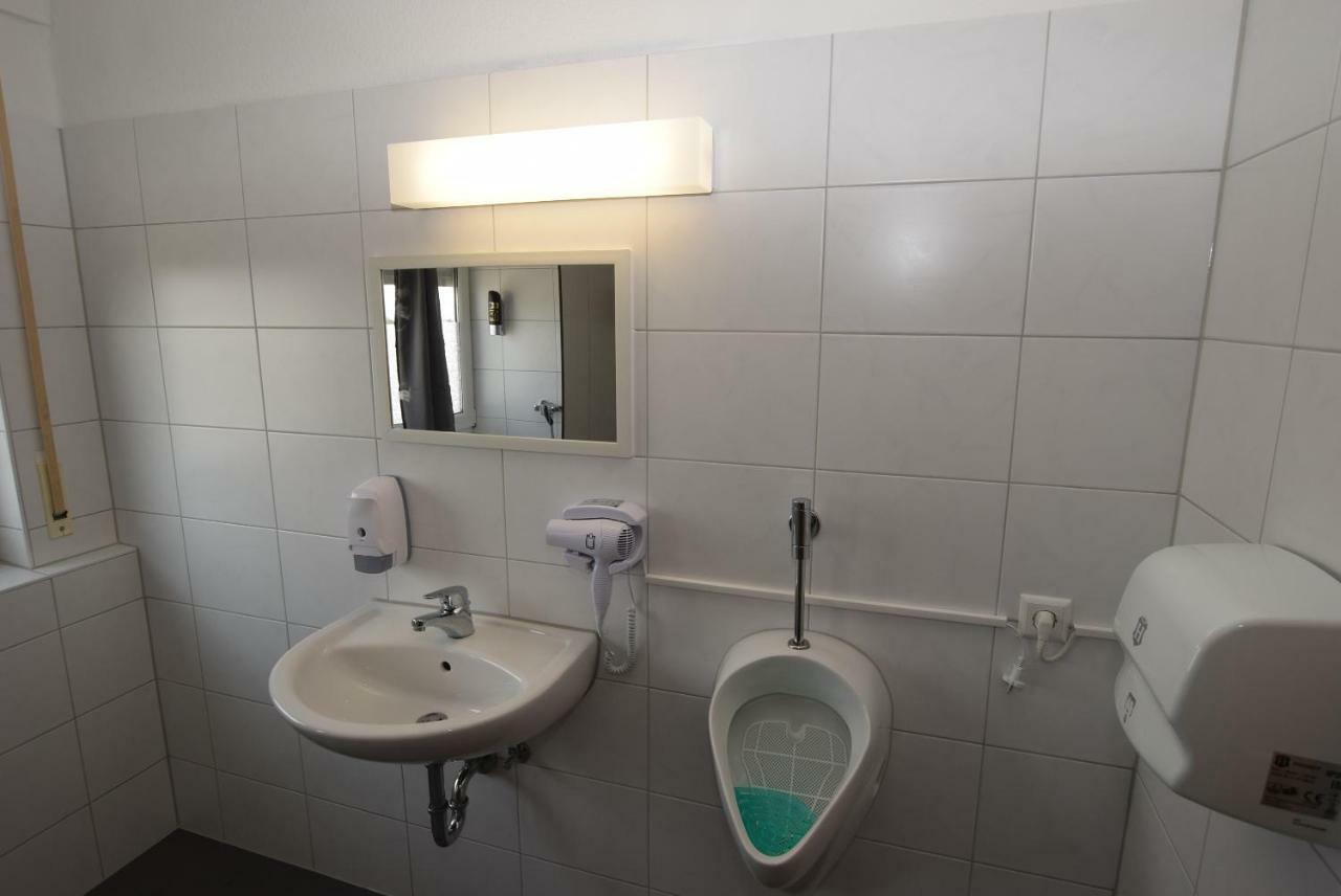 Monteurzimmer Messe Airport Wolfschlugen Kültér fotó